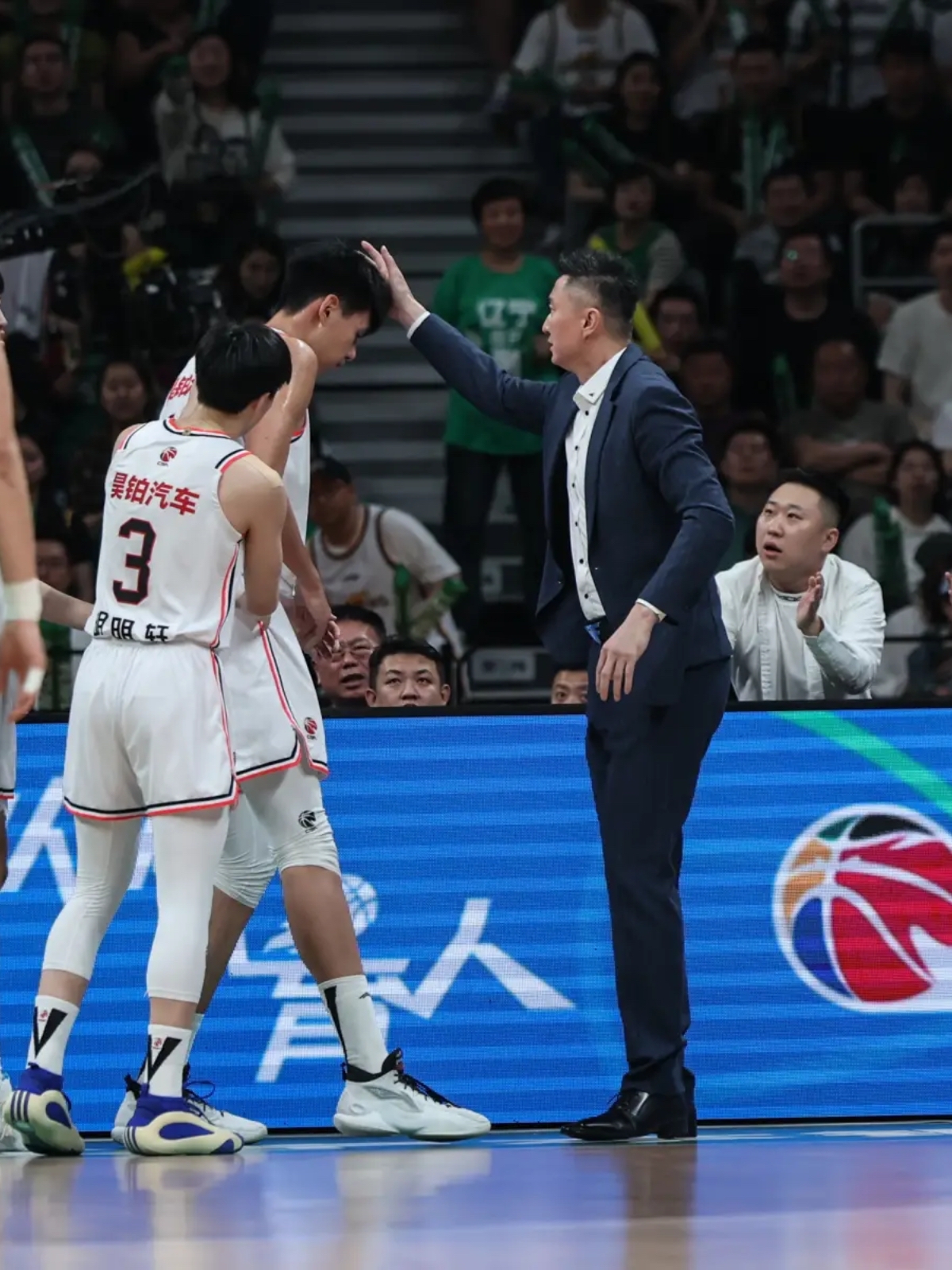 灰熊完胜新疆队，张镇麟统治全场