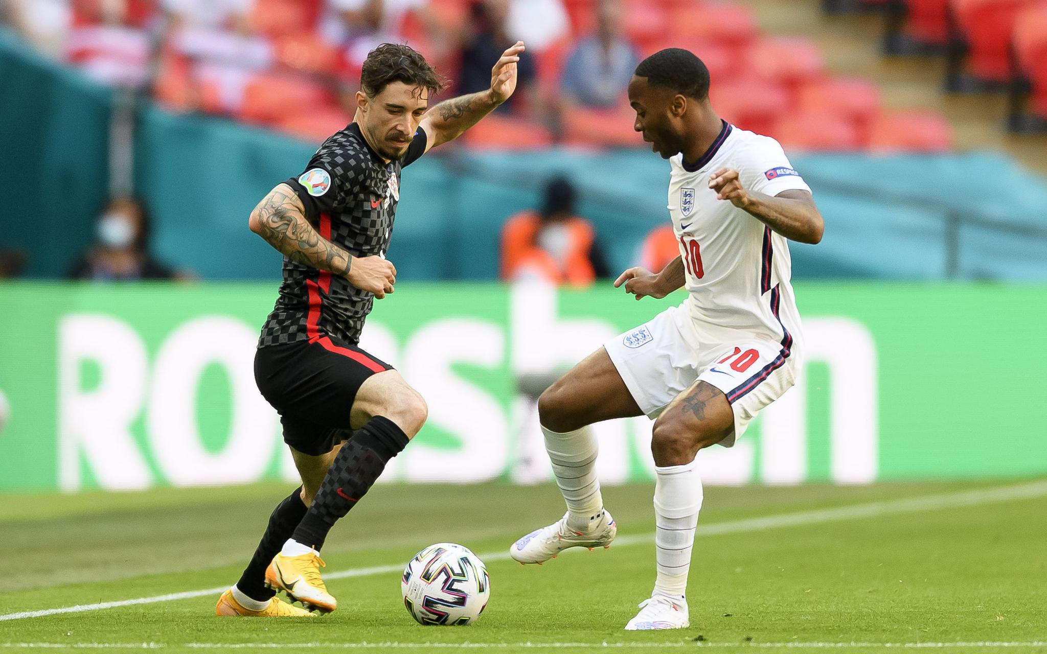 英格兰队力克奥地利队，波尔关键制胜