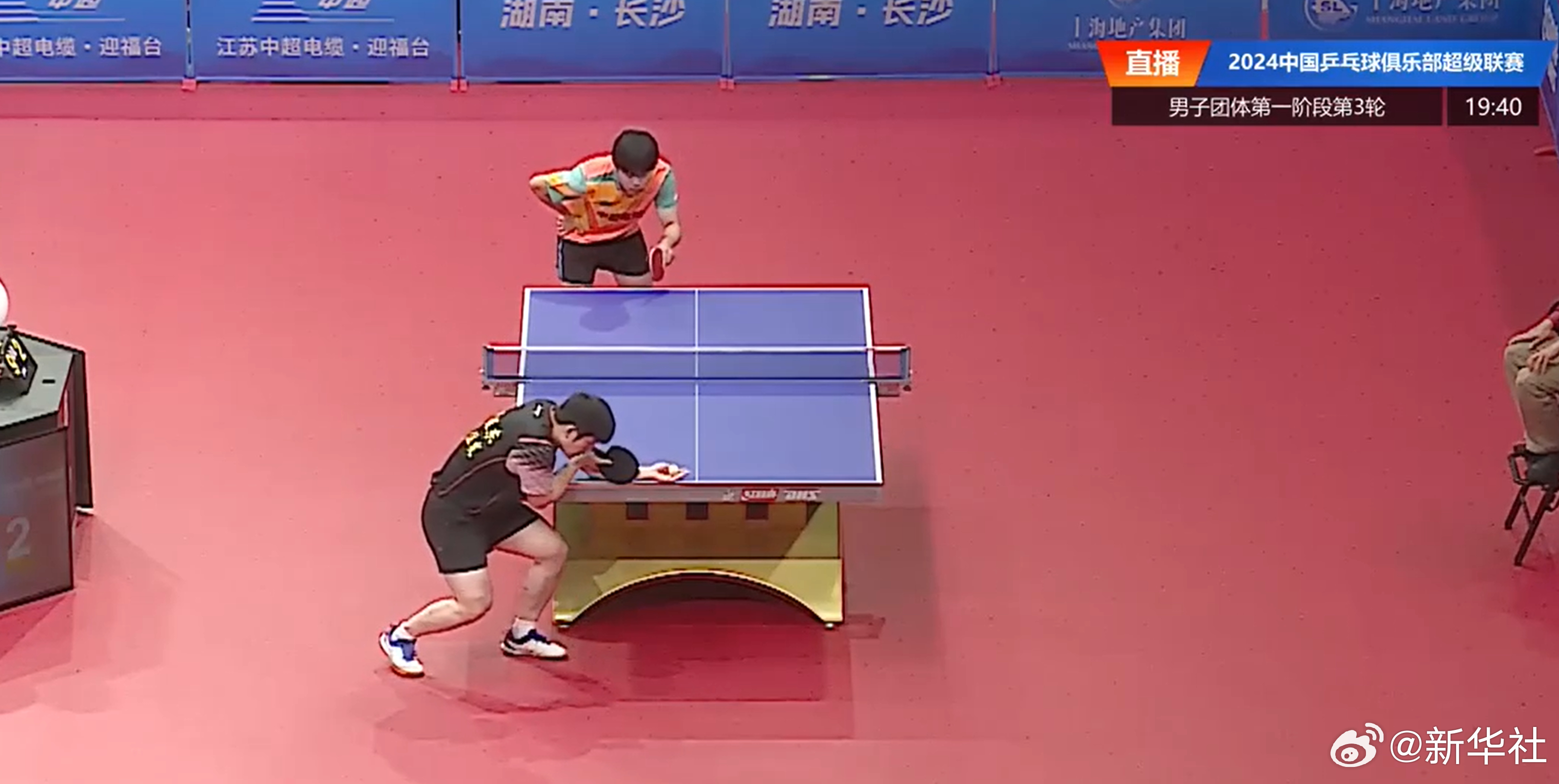 中国乒乓球队翻盘日本乒乓球队，奥恰洛夫关键制胜
