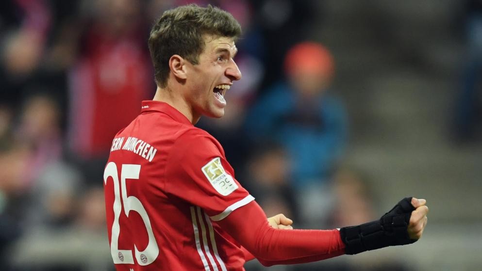 曼联横扫巴黎，穆勒刷新纪录