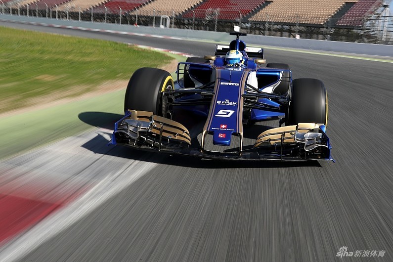 索伯车队碾压红牛车队，拉塞尔扛起全队