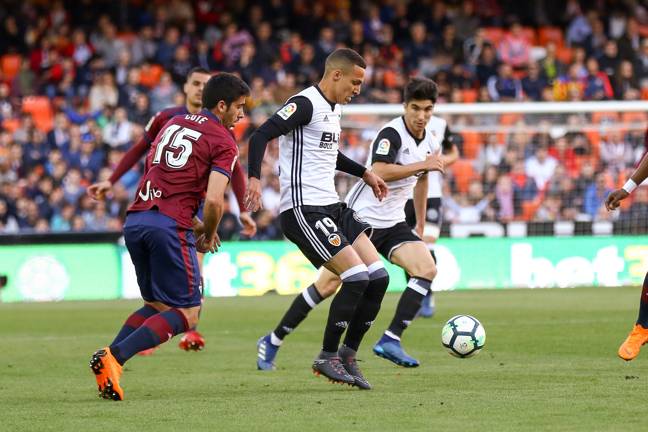 阿森纳险胜巴萨，罗德里戈绝境逆转