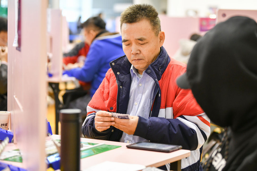 置善瑞明意外力克雅加达竞技，创造历史