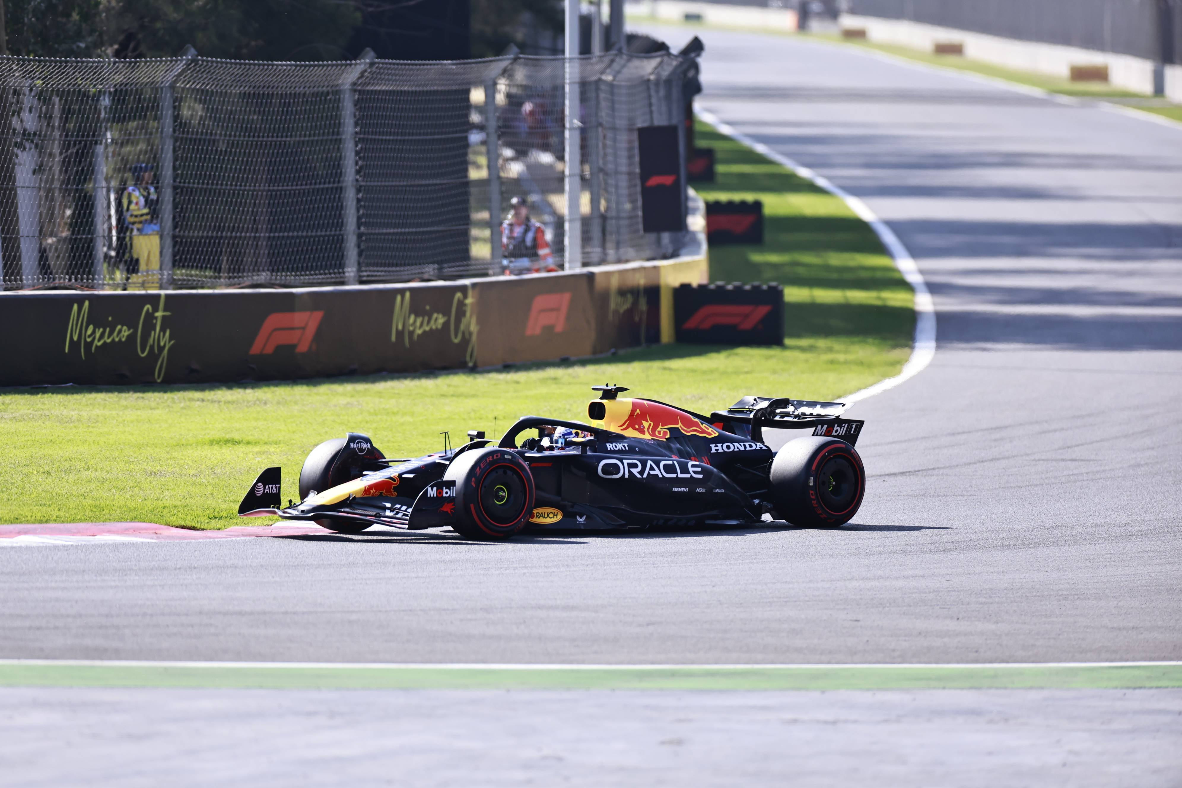 法拉利力克红牛二队，汉密尔顿刷新纪录