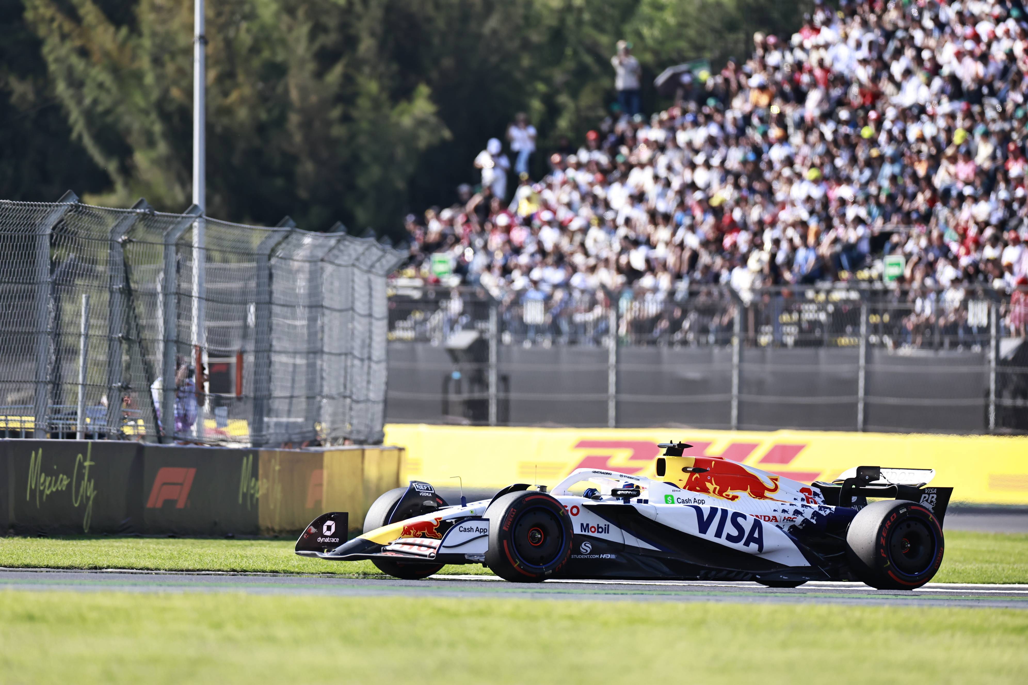 法拉利力克红牛二队，汉密尔顿刷新纪录