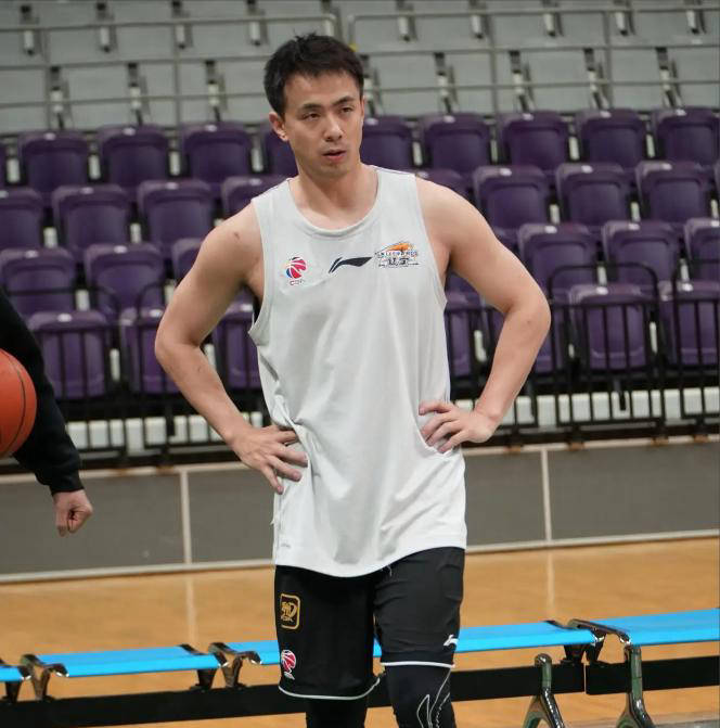 勇士轻取四川队，赵继伟状态火热