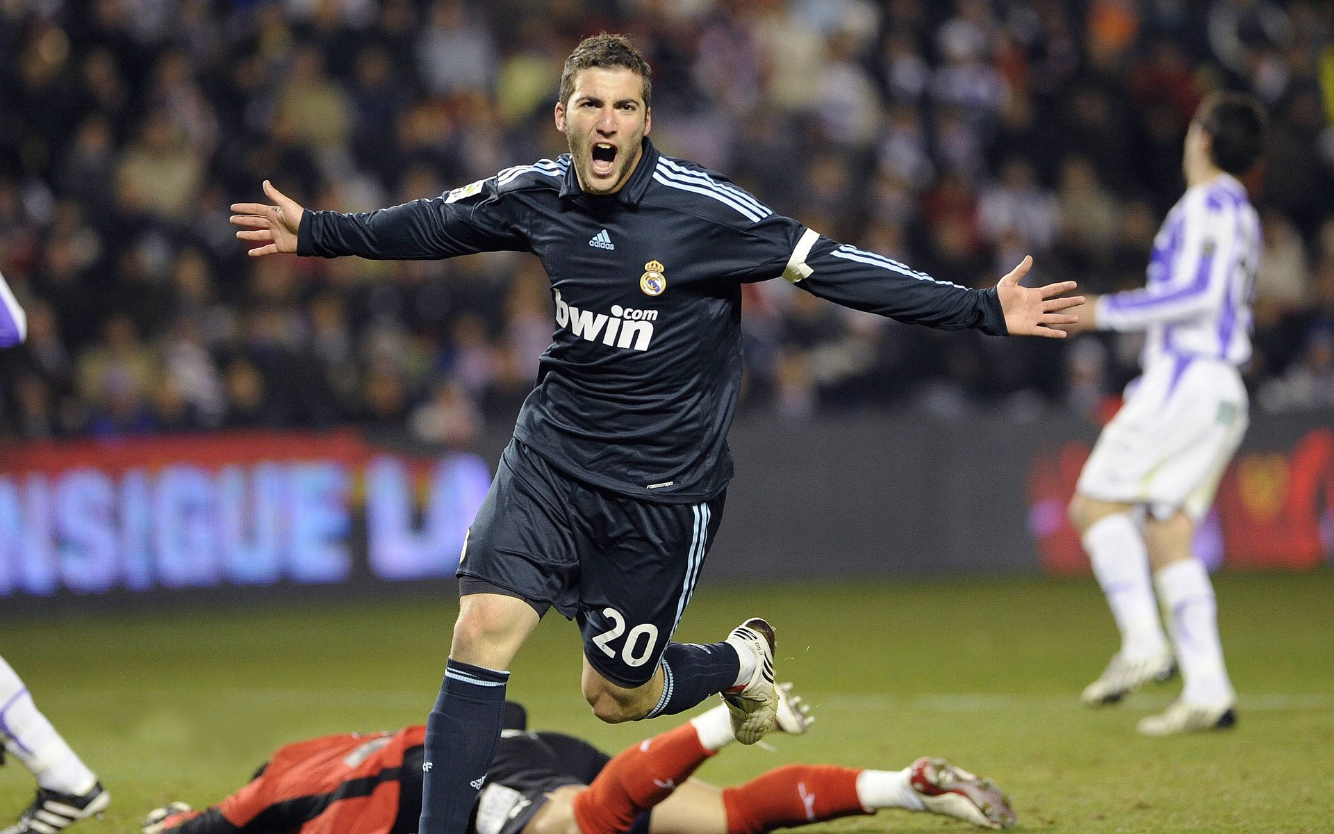 从莱比锡到安菲尔德，足球世界的唯一性叙事—当红牛终结伊朗神话，加克波于抢七之夜定义传奇